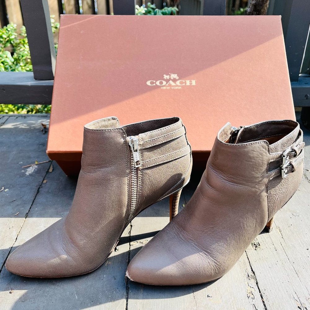 Coach Daphne Grey Soft Grain Leather Ankle Booties w/ Almond Toe, 5M, 3'' Heel